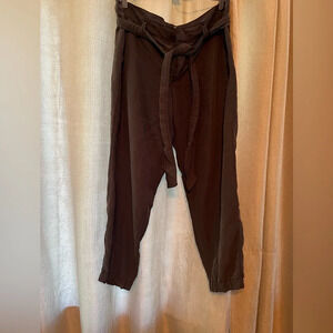 Beautiful excellent condition size medium Silk blend washable pants ,gray